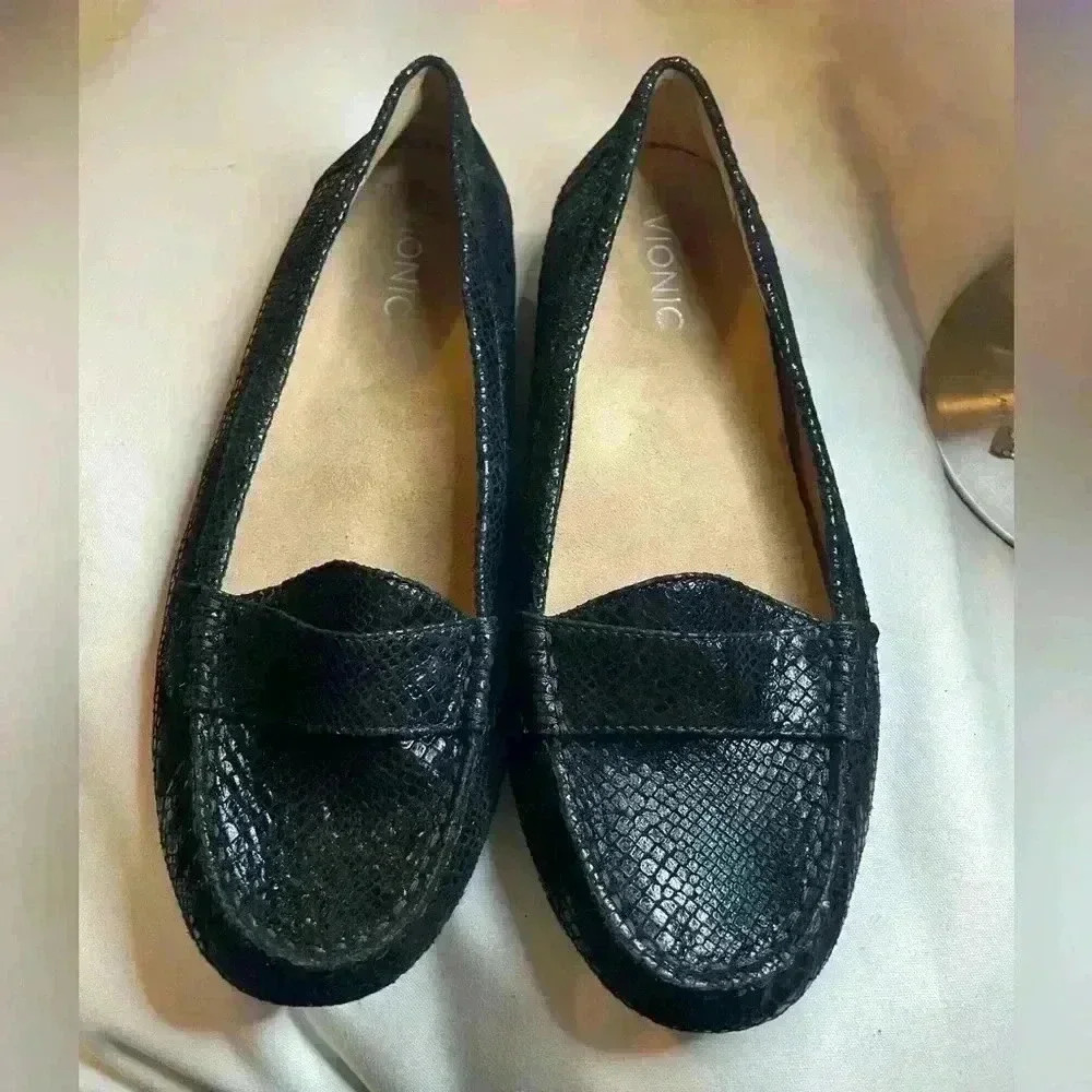 Vionic Chill Larrun Black Snake Print Loafer